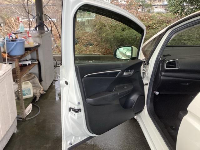 フィット １３Ｇ・Ｌパッケージファインエディション　純正ナビ　フルセグ　リアカメラ　ＬＥＤヘットライト　クルコン　Ａストップ　Ｂモニター　サイドカーテンエアバック　キーレス　ＤＶＤ　パワーウインドウ　横滑り防止装置　インテリキー　ナビＴＶ　盗難防止装置（36枚目）