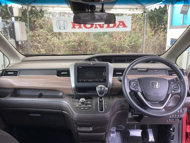 フリード Ｇ・ホンダセンシング　純正ナビ　フルセグ　７人乗り　Ｆセグ　追突被害軽減ブレーキ　ｉストップ　Ｗエアバッグ　パワーウィンドウ　アクティブクルーズコントロール　スマートキ　カラーバックモニター　ＶＳＡ　エアコン　キーレス（3枚目）