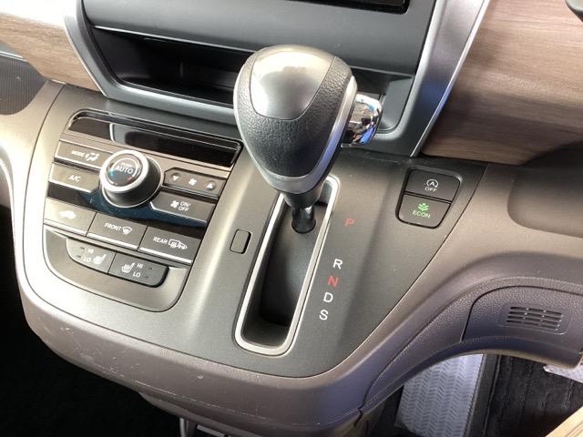 フリード Ｇ・ホンダセンシング　純正ナビ　フルセグ　７人乗り　Ｆセグ　追突被害軽減ブレーキ　ｉストップ　Ｗエアバッグ　パワーウィンドウ　アクティブクルーズコントロール　スマートキ　カラーバックモニター　ＶＳＡ　エアコン　キーレス（14枚目）