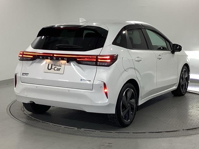 オーラ Ｇ　純正メモリーナビ　全周囲カメラ　ＥＴＣ　前席シートヒーター　フロントカメラ　ＵＳＢ　自動（被害軽減）ブレーキ　クルコン　ＬＥＤ　横滑り防止　サイドカメラ　カーテンエアバッグ　イモビライザー　ナビＴＶ（8枚目）