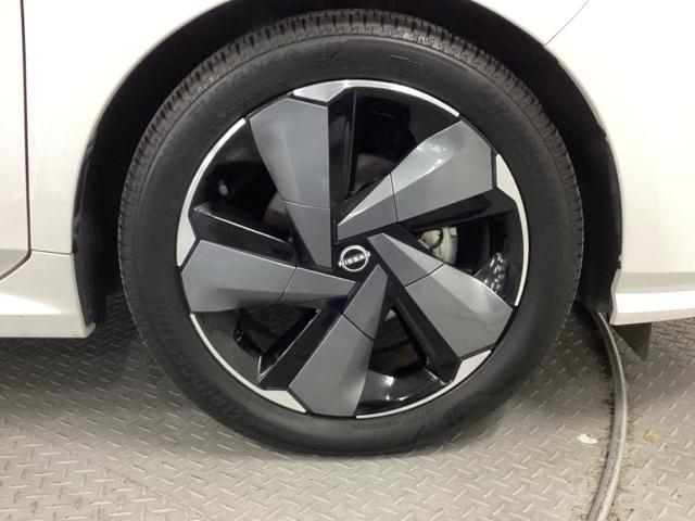 オーラ Ｇ　純正メモリーナビ　全周囲カメラ　ＥＴＣ　前席シートヒーター　フロントカメラ　ＵＳＢ　自動（被害軽減）ブレーキ　クルコン　ＬＥＤ　横滑り防止　サイドカメラ　カーテンエアバッグ　イモビライザー　ナビＴＶ（21枚目）