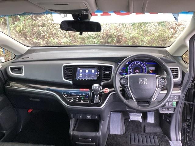 �܂Ԃ��������������炰��A�F�̃n�[�t�V�F�C�h�t�����g�E�B���h�E�����Ă��܂��B�܂��A�v���Y�}�N���X�^�[�Z�p���ڃt���I�[�g�G�A�R���ŉ��K�ł��B