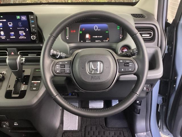 フリード ｅ：ＨＥＶクロスター　純正ナビ　フルセグ　５人乗り　ＥＴＣ装備　Ｓヒーター　衝突軽減ブレーキシステム　オートエアコン　バックモニター　ＬＥＤライト　パーキングセンサー　スマートキー　クルーズコントロール　キーレス　ＵＳＢ（18枚目）