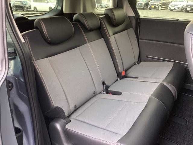 フリード ｅ：ＨＥＶクロスター　純正ナビ　フルセグ　５人乗り　ＥＴＣ装備　Ｓヒーター　衝突軽減ブレーキシステム　オートエアコン　バックモニター　ＬＥＤライト　パーキングセンサー　スマートキー　クルーズコントロール　キーレス　ＵＳＢ（20枚目）