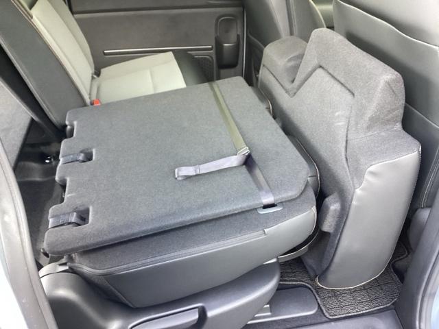 フリード ｅ：ＨＥＶクロスター　純正ナビ　フルセグ　５人乗り　ＥＴＣ装備　Ｓヒーター　衝突軽減ブレーキシステム　オートエアコン　バックモニター　ＬＥＤライト　パーキングセンサー　スマートキー　クルーズコントロール　キーレス　ＵＳＢ（22枚目）