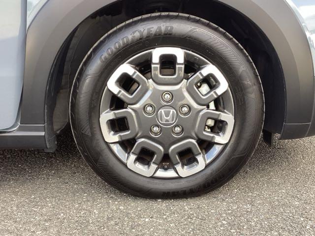 フリード ｅ：ＨＥＶクロスター　純正ナビ　フルセグ　５人乗り　ＥＴＣ装備　Ｓヒーター　衝突軽減ブレーキシステム　オートエアコン　バックモニター　ＬＥＤライト　パーキングセンサー　スマートキー　クルーズコントロール　キーレス　ＵＳＢ（26枚目）