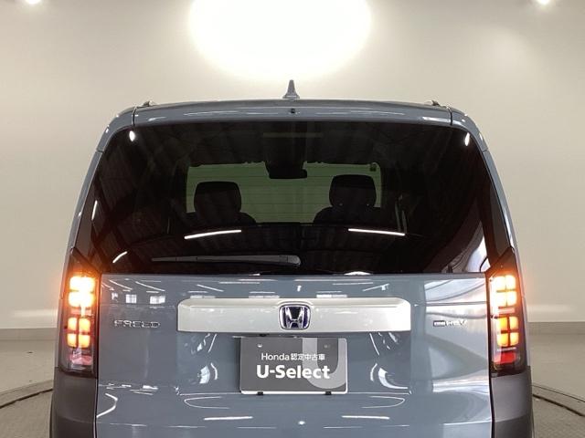 フリード ｅ：ＨＥＶクロスター　純正ナビ　フルセグ　５人乗り　ＥＴＣ装備　Ｓヒーター　衝突軽減ブレーキシステム　オートエアコン　バックモニター　ＬＥＤライト　パーキングセンサー　スマートキー　クルーズコントロール　キーレス　ＵＳＢ（32枚目）