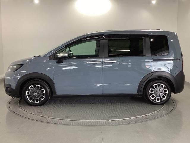 フリード ｅ：ＨＥＶクロスター　純正ナビ　フルセグ　５人乗り　ＥＴＣ装備　Ｓヒーター　衝突軽減ブレーキシステム　オートエアコン　バックモニター　ＬＥＤライト　パーキングセンサー　スマートキー　クルーズコントロール　キーレス　ＵＳＢ（36枚目）