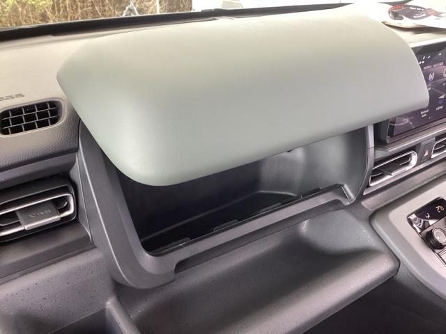 フリード ｅ：ＨＥＶクロスター　純正ナビ　フルセグ　５人乗り　ＥＴＣ装備　Ｓヒーター　衝突軽減ブレーキシステム　オートエアコン　バックモニター　ＬＥＤライト　パーキングセンサー　スマートキー　クルーズコントロール　キーレス　ＵＳＢ（41枚目）