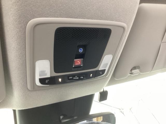 フリード ｅ：ＨＥＶクロスター　純正ナビ　フルセグ　５人乗り　ＥＴＣ装備　Ｓヒーター　衝突軽減ブレーキシステム　オートエアコン　バックモニター　ＬＥＤライト　パーキングセンサー　スマートキー　クルーズコントロール　キーレス　ＵＳＢ（44枚目）