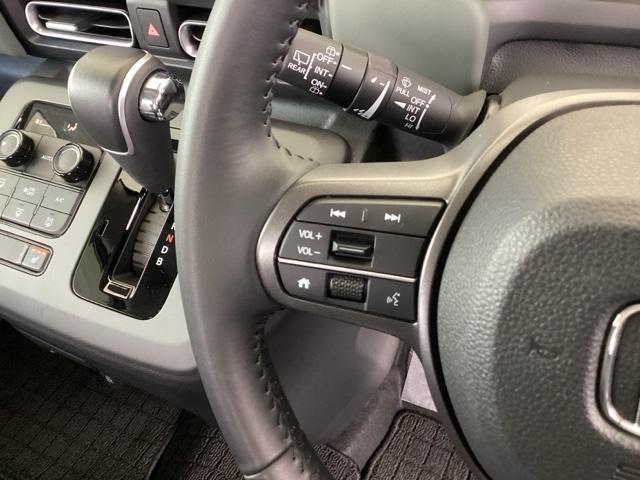 フリード ｅ：ＨＥＶクロスター　純正ナビ　フルセグ　５人乗り　ＥＴＣ装備　Ｓヒーター　衝突軽減ブレーキシステム　オートエアコン　バックモニター　ＬＥＤライト　パーキングセンサー　スマートキー　クルーズコントロール　キーレス　ＵＳＢ（45枚目）