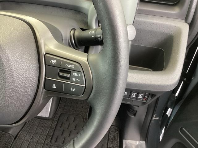 フリード ｅ：ＨＥＶクロスター　純正ナビ　フルセグ　５人乗り　ＥＴＣ装備　Ｓヒーター　衝突軽減ブレーキシステム　オートエアコン　バックモニター　ＬＥＤライト　パーキングセンサー　スマートキー　クルーズコントロール　キーレス　ＵＳＢ（46枚目）