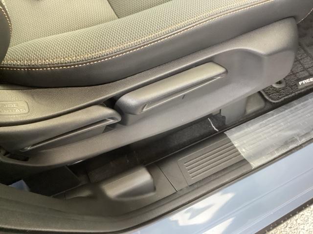 フリード ｅ：ＨＥＶクロスター　純正ナビ　フルセグ　５人乗り　ＥＴＣ装備　Ｓヒーター　衝突軽減ブレーキシステム　オートエアコン　バックモニター　ＬＥＤライト　パーキングセンサー　スマートキー　クルーズコントロール　キーレス　ＵＳＢ（47枚目）