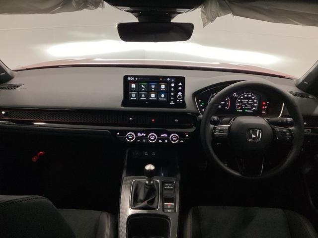 �h���C�o�[�𒆐S�Ɏ��R�Ɏ肪�͂��ʒu�ɂl�s�V�t�g���o�[��G�A�R���A�l�X�ȑ���X�C�b�`�Ȃǂ�z�u�A���쐫�ɗD��Ă��܂�