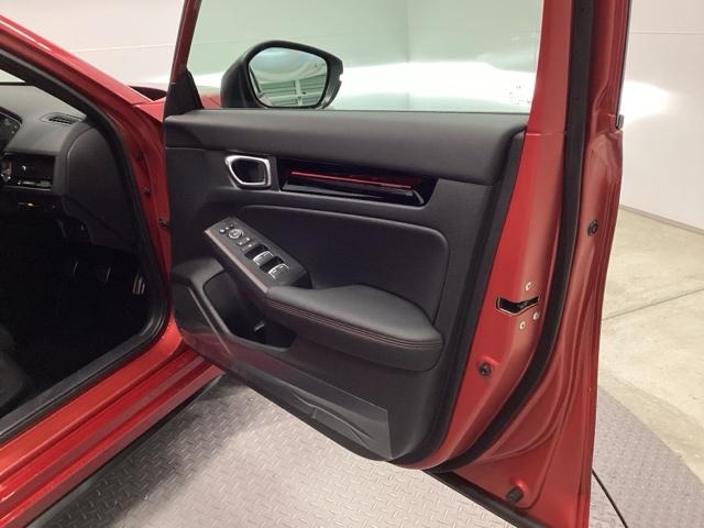 �{�f�B�[��C���e���A�͐��X�^�b�t������䒚�J�ɖ����A�N���[�j���O���Ă��܂�