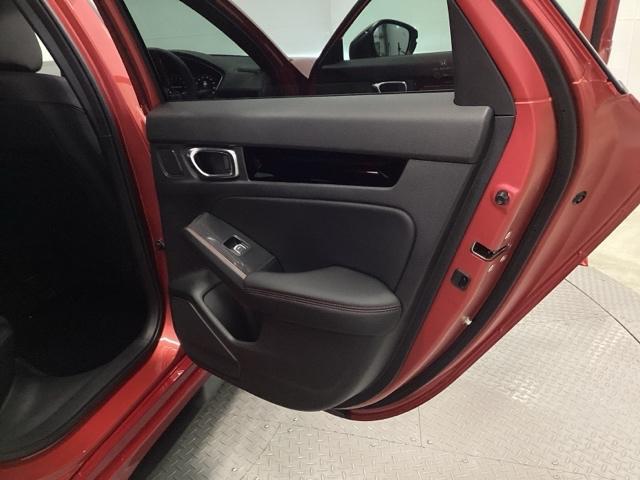 �{�f�B�[��C���e���A�͐��X�^�b�t������䒚�J�ɖ����A�N���[�j���O���Ă��܂�