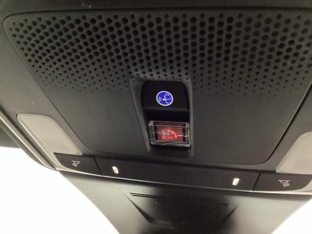 �ً}�ʕ�{�^���͓V��ɂ���܂��B�^�]���̑̒��s�ǂ�A�G�A�o�b�O�̍쓮���Ȃ����̂̍ۂɂ͉����Ă��������B