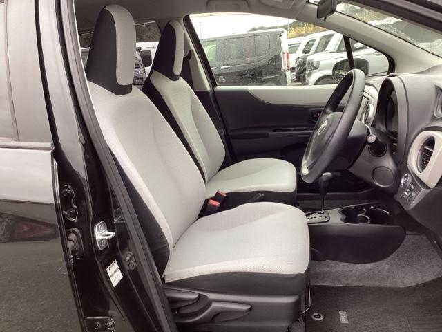 �^�]�Ȃ́A�傫�ȍ��ʂƕ�ݍ��ނ悤�Ȕw�����ꂪ�h���C�o�[�̐g�̑S�̂���������x���܂��B�㎿�ȃV�[�g�f�ނƍ���S�n�̂悢�N�b�V�������̗p���A�����Ԃ̉^�]��R�[�i�[�̑����������K�ł��B