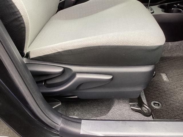 �蓮�̃��o�[���g���āA�V�[�g�̍�����w������̊p�x��ς��邱�Ƃ��ł��܂��B