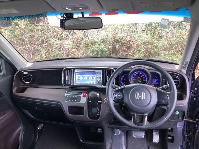 Ｎ－ＯＮＥ プレミアム・Ｌパッケージ　純正メモリーナビ　リアカメラ　本革ステア　セキュリティーアラーム　パワーウィンド　助手席エアバッグ　横滑防止　ＵＳＢポート　ワンセグテレビ　キーレスエントリー　パワーステアリング　整備記録簿　エアコン（2枚目）