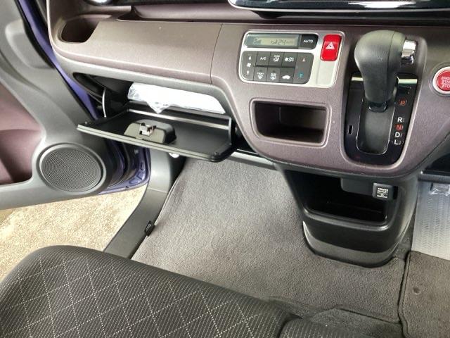 Ｎ－ＯＮＥ プレミアム・Ｌパッケージ　純正メモリーナビ　リアカメラ　本革ステア　セキュリティーアラーム　パワーウィンド　助手席エアバッグ　横滑防止　ＵＳＢポート　ワンセグテレビ　キーレスエントリー　パワーステアリング　整備記録簿　エアコン（40枚目）