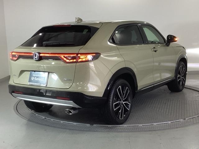 ヴェゼル ｅ：ＨＥＶＺ　純正ナビ　フルセグ　リアカメラ　地上デジタル　ＵＳＢ入力　ハンズフリーテールゲート　シートＨ　サイドエアＢ　サイドカメラ　パークセンサー　リヤカメラ　ＬＥＤヘットライト　ＥＳＣ　パワステ　ＡＡＣ（8枚目）