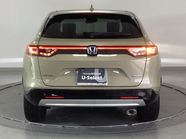 ヴェゼル ｅ：ＨＥＶＺ　純正ナビ　フルセグ　リアカメラ　地上デジタル　ＵＳＢ入力　ハンズフリーテールゲート　シートＨ　サイドエアＢ　サイドカメラ　パークセンサー　リヤカメラ　ＬＥＤヘットライト　ＥＳＣ　パワステ　ＡＡＣ（9枚目）