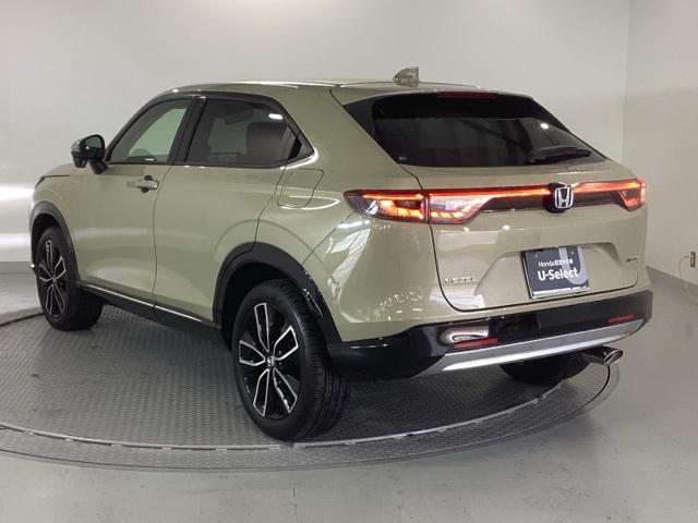 ヴェゼル ｅ：ＨＥＶＺ　純正ナビ　フルセグ　リアカメラ　地上デジタル　ＵＳＢ入力　ハンズフリーテールゲート　シートＨ　サイドエアＢ　サイドカメラ　パークセンサー　リヤカメラ　ＬＥＤヘットライト　ＥＳＣ　パワステ　ＡＡＣ（10枚目）