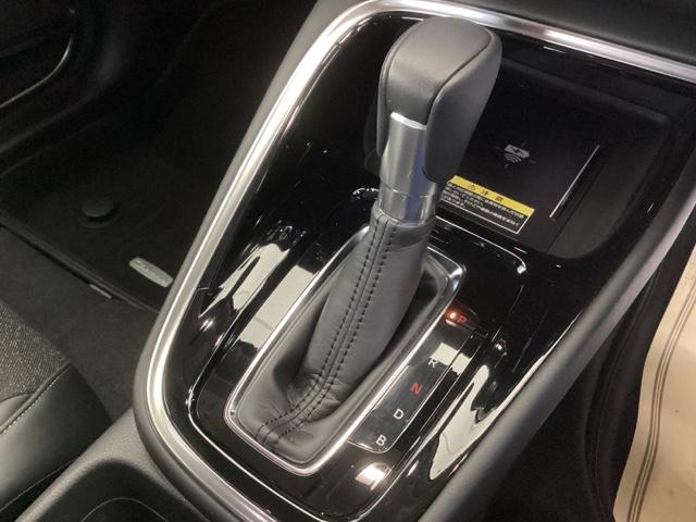 ヴェゼル ｅ：ＨＥＶＺ　純正ナビ　フルセグ　リアカメラ　地上デジタル　ＵＳＢ入力　ハンズフリーテールゲート　シートＨ　サイドエアＢ　サイドカメラ　パークセンサー　リヤカメラ　ＬＥＤヘットライト　ＥＳＣ　パワステ　ＡＡＣ（14枚目）