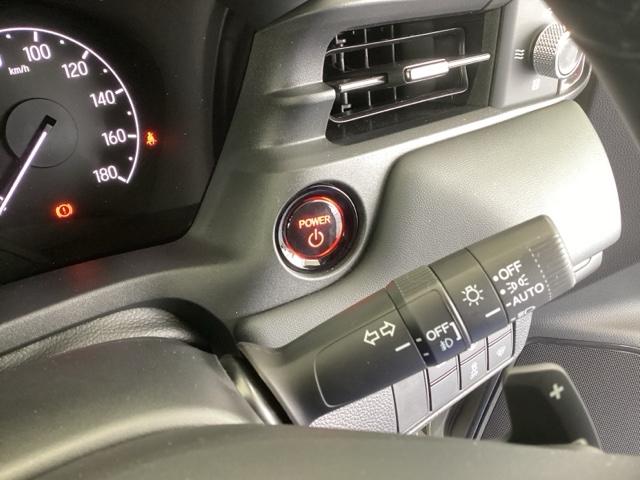 ヴェゼル ｅ：ＨＥＶＺ　純正ナビ　フルセグ　リアカメラ　地上デジタル　ＵＳＢ入力　ハンズフリーテールゲート　シートＨ　サイドエアＢ　サイドカメラ　パークセンサー　リヤカメラ　ＬＥＤヘットライト　ＥＳＣ　パワステ　ＡＡＣ（15枚目）