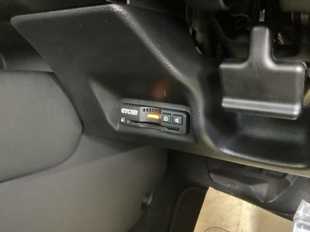 ヴェゼル ｅ：ＨＥＶＺ　純正ナビ　フルセグ　リアカメラ　地上デジタル　ＵＳＢ入力　ハンズフリーテールゲート　シートＨ　サイドエアＢ　サイドカメラ　パークセンサー　リヤカメラ　ＬＥＤヘットライト　ＥＳＣ　パワステ　ＡＡＣ（16枚目）