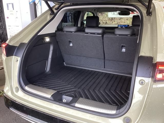 ヴェゼル ｅ：ＨＥＶＺ　純正ナビ　フルセグ　リアカメラ　地上デジタル　ＵＳＢ入力　ハンズフリーテールゲート　シートＨ　サイドエアＢ　サイドカメラ　パークセンサー　リヤカメラ　ＬＥＤヘットライト　ＥＳＣ　パワステ　ＡＡＣ（21枚目）