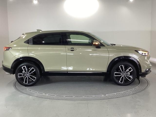 ヴェゼル ｅ：ＨＥＶＺ　純正ナビ　フルセグ　リアカメラ　地上デジタル　ＵＳＢ入力　ハンズフリーテールゲート　シートＨ　サイドエアＢ　サイドカメラ　パークセンサー　リヤカメラ　ＬＥＤヘットライト　ＥＳＣ　パワステ　ＡＡＣ（29枚目）