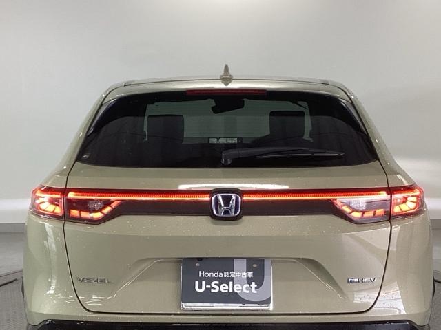 ヴェゼル ｅ：ＨＥＶＺ　純正ナビ　フルセグ　リアカメラ　地上デジタル　ＵＳＢ入力　ハンズフリーテールゲート　シートＨ　サイドエアＢ　サイドカメラ　パークセンサー　リヤカメラ　ＬＥＤヘットライト　ＥＳＣ　パワステ　ＡＡＣ（30枚目）