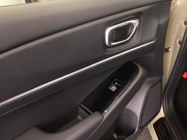 ヴェゼル ｅ：ＨＥＶＺ　純正ナビ　フルセグ　リアカメラ　地上デジタル　ＵＳＢ入力　ハンズフリーテールゲート　シートＨ　サイドエアＢ　サイドカメラ　パークセンサー　リヤカメラ　ＬＥＤヘットライト　ＥＳＣ　パワステ　ＡＡＣ（36枚目）