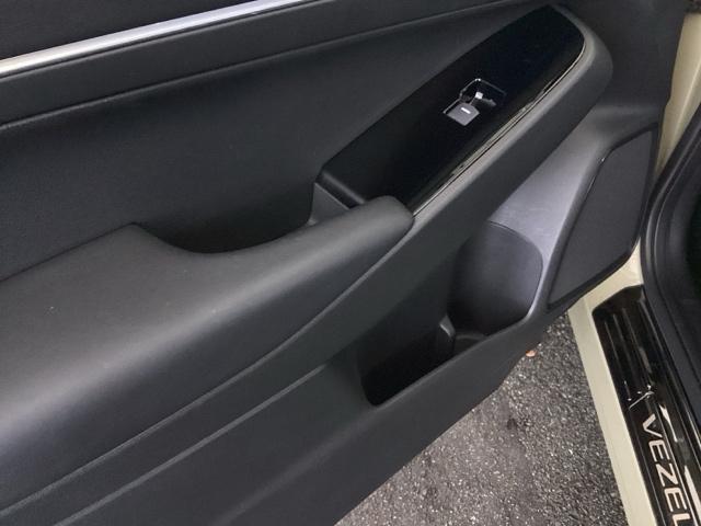 ヴェゼル ｅ：ＨＥＶＺ　純正ナビ　フルセグ　リアカメラ　地上デジタル　ＵＳＢ入力　ハンズフリーテールゲート　シートＨ　サイドエアＢ　サイドカメラ　パークセンサー　リヤカメラ　ＬＥＤヘットライト　ＥＳＣ　パワステ　ＡＡＣ（37枚目）