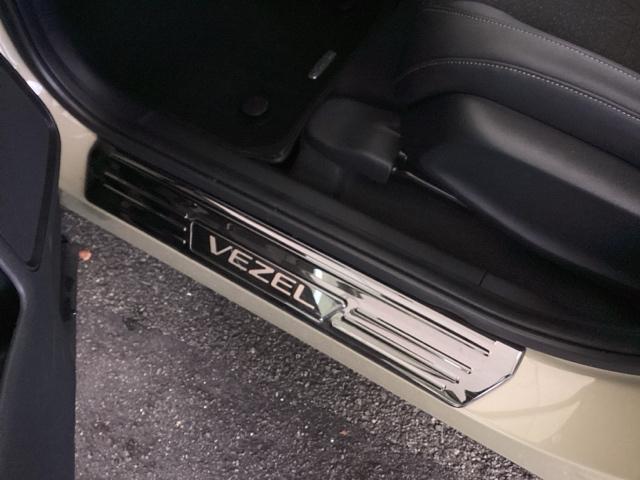 ヴェゼル ｅ：ＨＥＶＺ　純正ナビ　フルセグ　リアカメラ　地上デジタル　ＵＳＢ入力　ハンズフリーテールゲート　シートＨ　サイドエアＢ　サイドカメラ　パークセンサー　リヤカメラ　ＬＥＤヘットライト　ＥＳＣ　パワステ　ＡＡＣ（38枚目）