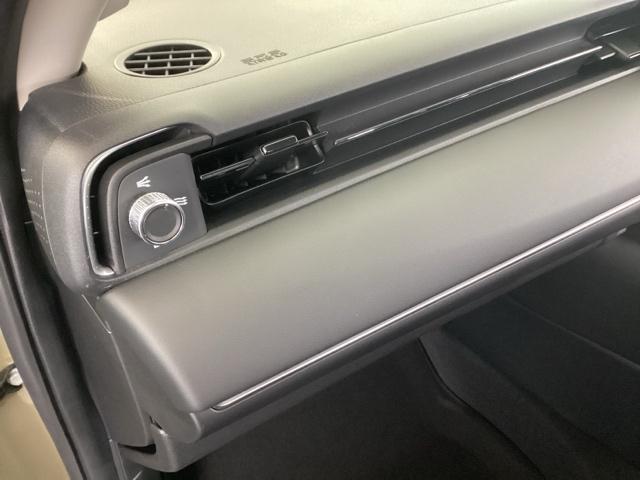 ヴェゼル ｅ：ＨＥＶＺ　純正ナビ　フルセグ　リアカメラ　地上デジタル　ＵＳＢ入力　ハンズフリーテールゲート　シートＨ　サイドエアＢ　サイドカメラ　パークセンサー　リヤカメラ　ＬＥＤヘットライト　ＥＳＣ　パワステ　ＡＡＣ（40枚目）