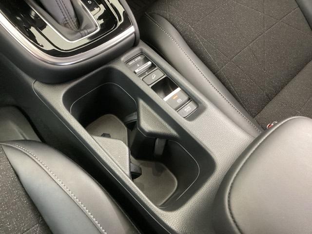 ヴェゼル ｅ：ＨＥＶＺ　純正ナビ　フルセグ　リアカメラ　地上デジタル　ＵＳＢ入力　ハンズフリーテールゲート　シートＨ　サイドエアＢ　サイドカメラ　パークセンサー　リヤカメラ　ＬＥＤヘットライト　ＥＳＣ　パワステ　ＡＡＣ（42枚目）