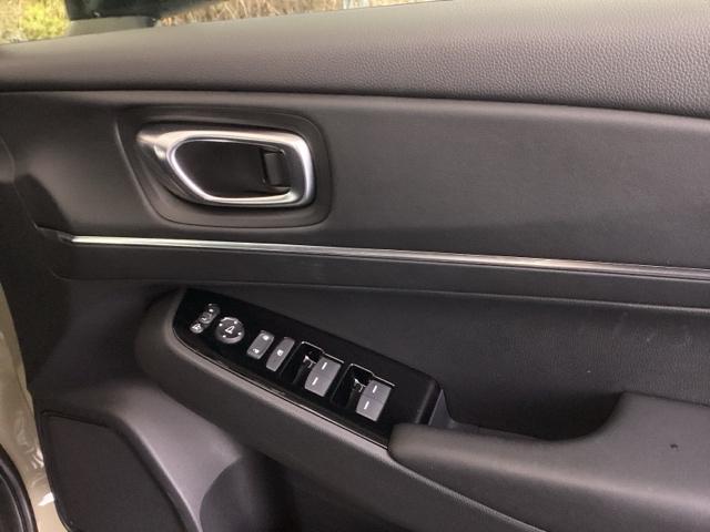 ヴェゼル ｅ：ＨＥＶＺ　純正ナビ　フルセグ　リアカメラ　地上デジタル　ＵＳＢ入力　ハンズフリーテールゲート　シートＨ　サイドエアＢ　サイドカメラ　パークセンサー　リヤカメラ　ＬＥＤヘットライト　ＥＳＣ　パワステ　ＡＡＣ（48枚目）