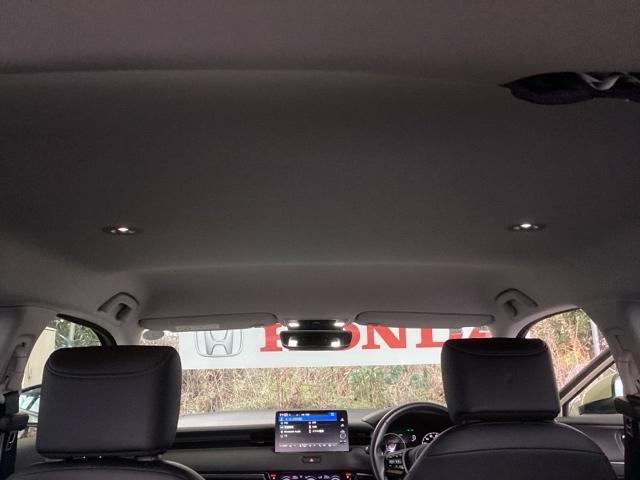 ヴェゼル ｅ：ＨＥＶＺ　純正ナビ　フルセグ　リアカメラ　地上デジタル　ＵＳＢ入力　ハンズフリーテールゲート　シートＨ　サイドエアＢ　サイドカメラ　パークセンサー　リヤカメラ　ＬＥＤヘットライト　ＥＳＣ　パワステ　ＡＡＣ（51枚目）