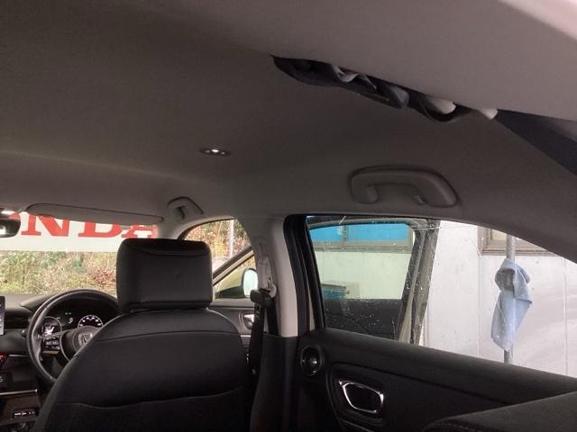 ヴェゼル ｅ：ＨＥＶＺ　純正ナビ　フルセグ　リアカメラ　地上デジタル　ＵＳＢ入力　ハンズフリーテールゲート　シートＨ　サイドエアＢ　サイドカメラ　パークセンサー　リヤカメラ　ＬＥＤヘットライト　ＥＳＣ　パワステ　ＡＡＣ（52枚目）