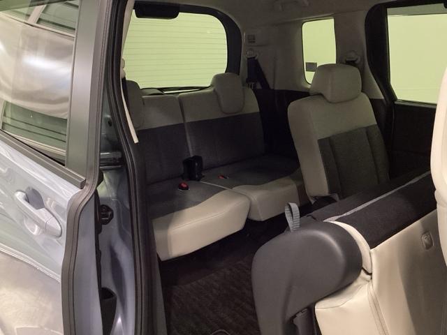 �R��ڃV�[�g���������X�y�[�X�ł��B�Ƒ��݂�Ȃł̂��o�����A�������h���C�u�����K�ł��B�܂��A�ȒP�ɍ��Ȃ����[���邱�Ƃ��ł��܂��B