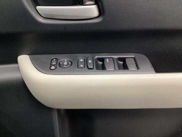 �y�p���[�E�B���h�E�X�C�b�`�z�����^�b�`�ŁA�p���[�E�C���h�E��h�A�~���[�𑀍�ł��܂��B