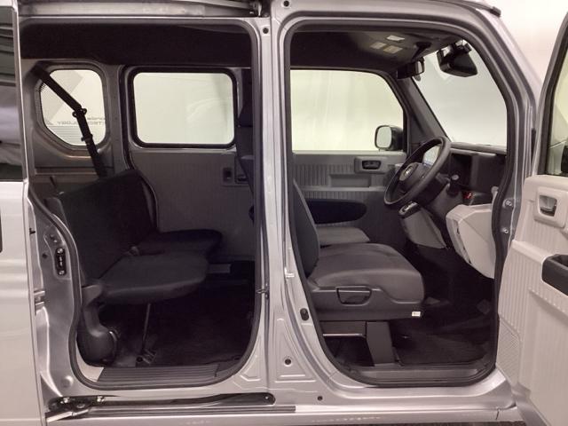 �傫���J���X���C�h�h�A�ŋ����ꏊ�ł��ׂ��C�ɂ��邱�ƂȂ��y�ɏ��~��ł��܂�