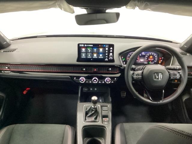 �t�����g�K���X���傫���A���C�h�Ȏ��E�ŉ^�]�����₷���Ȃ�悤�ɐݒ肳��Ă��܂��B