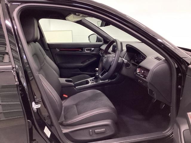 �g�̂��ݍ��ޗl�Ȍ`��ŁA�z�[���h���̂���t�����g�V�[�g�B��������x���Ă����̂ŁA�����Ԃ̉^�]���T�|�[�g���Ă���܂��B������񑫌����������Ƃ��Ă��܂��̂ŁA�����났���������܂��B