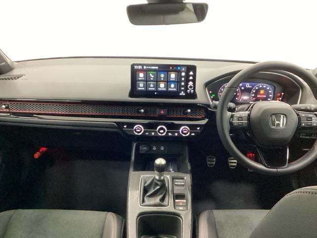 ���F���̂悢�C���p�l����ł��B����X�C�b�`��J�b�v�z���_�[���g���₷���ʒu�ɔz�u����Ă��܂��B