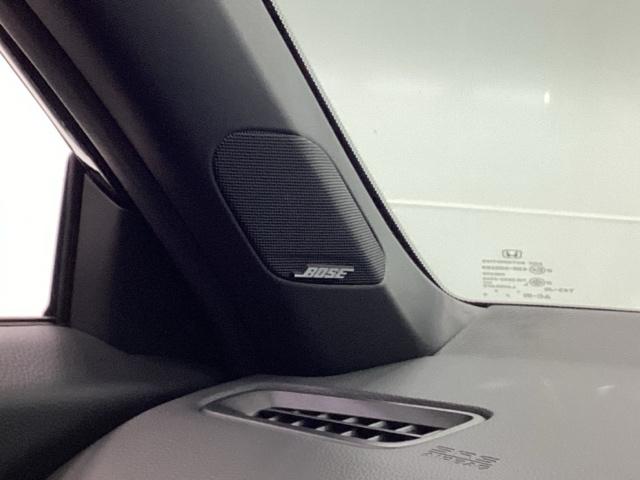 �y�a�n�r�d�v���~�A���T�E���h�V�X�e���z�P�Q�̍����\�X�s�[�J�[���Ԏ����ɔz�u�B���͂̏d�ቹ�����y���݂��������܂��B