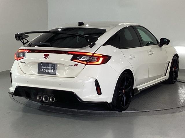 �{�f�B�J���[�́A�`�����s�I���V�b�v�z���C�g�ŁA�e�P����͂��܂�A���̂s�x�o�d�@�q�֎󂯌p����鍰�̃z���C�g�ł��I